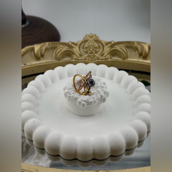 Trinity Style Interlocking Stainless Steel Ring ✨ - Picture 9 of 9